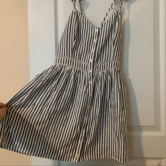 H&M pinstripe sundress with flutter sleeves - Picture 7 of 11